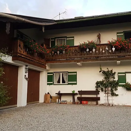 Gastezimmer Hanottenlehen 住宿加早餐酒店 *