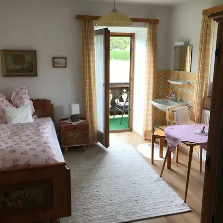 Bed & Breakfast Gastezimmer Hanottenlehen *