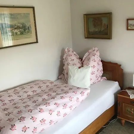 Gastezimmer Hanottenlehen Bed & Breakfast